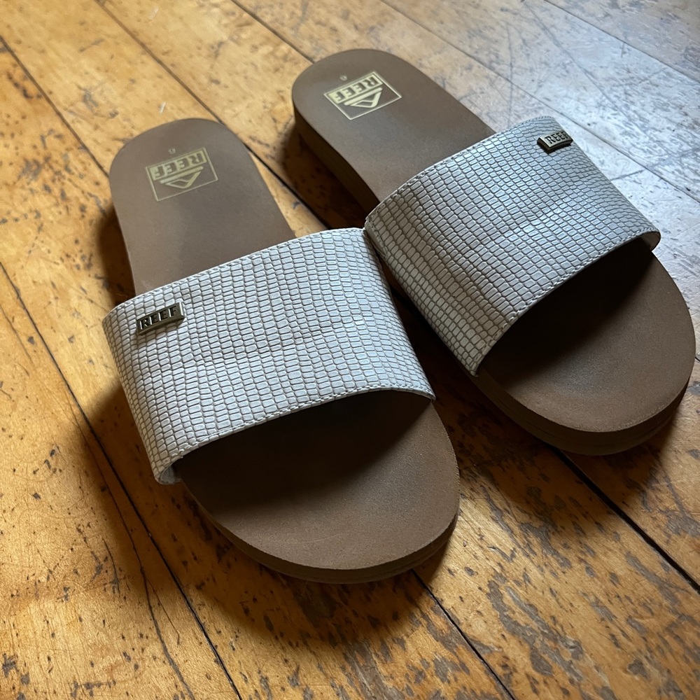 White PU reef slides - Picture 2 of 3